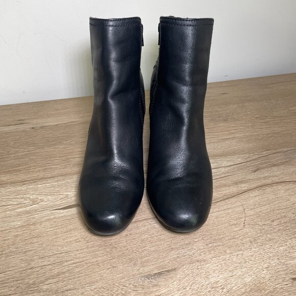 Women's Size 11 Clarks Black Leather Zip Up Heeled Ankle Bootie - Picture 4 of 10